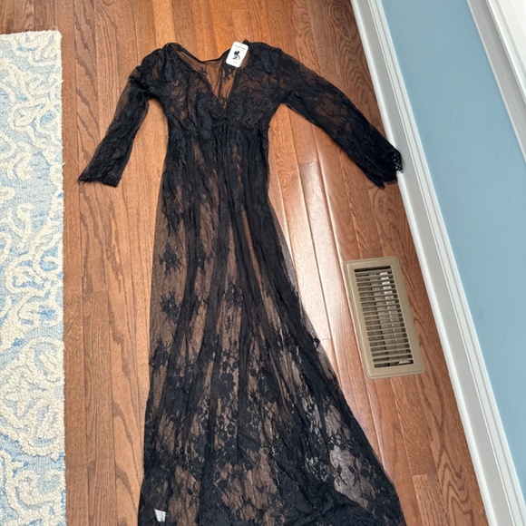 NWT Beautiful Black Lace Dress - Picture 4 of 6